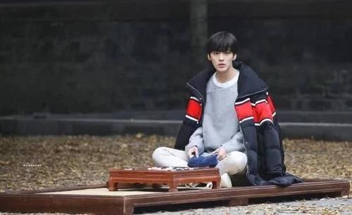 王一博钢铁直男名场面,王一博是钢铁直男还是猛男