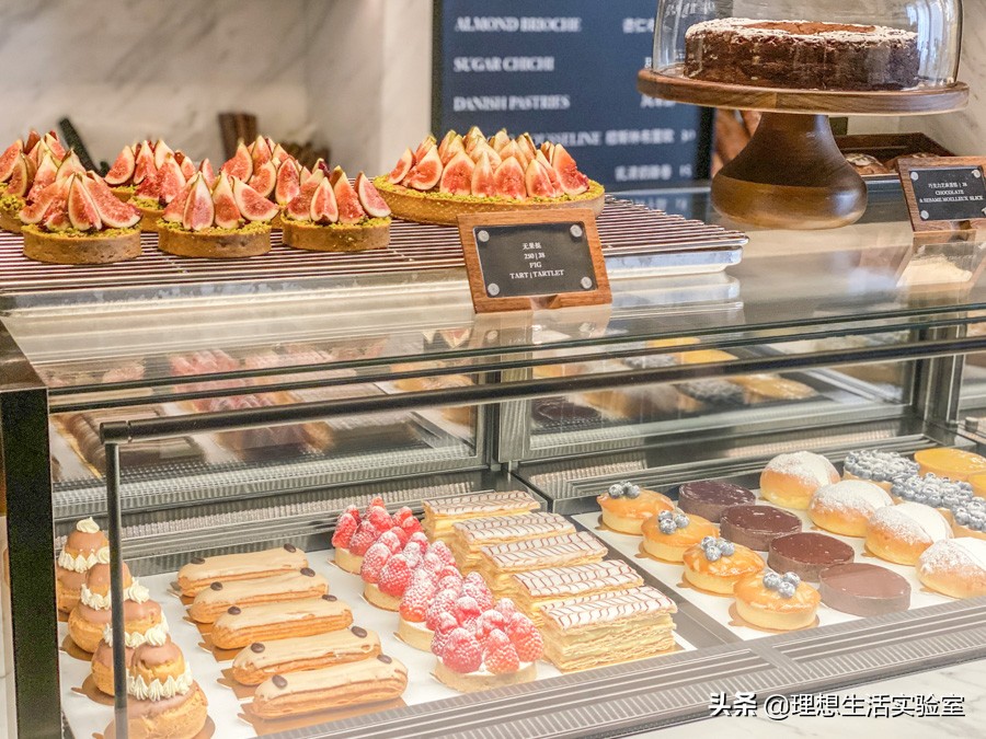 住在广州瑰丽酒店看外面风景,广州瑰丽酒店看到整个广州夜景