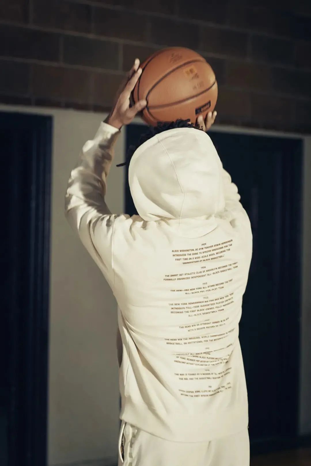 今年最流行的运动鞋款,今年女士秋冬流行什么运动鞋