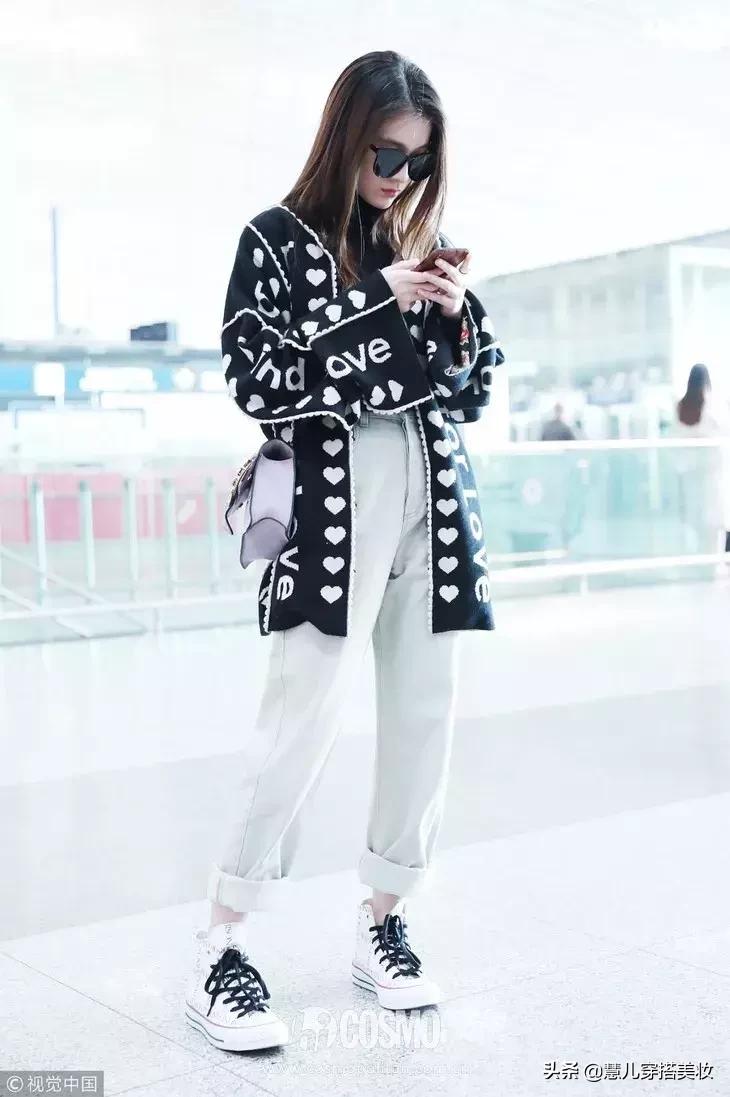 针织开衫加阔腿裤春,黑色v领针织小开衫搭配阔腿裤