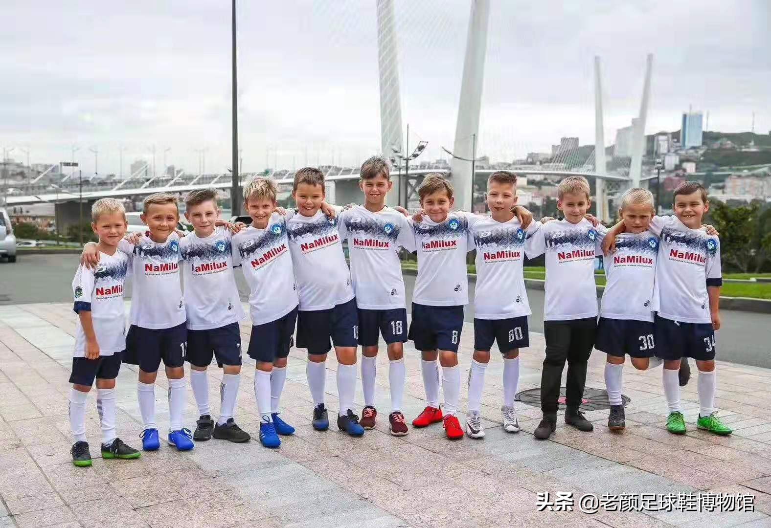 安踏李宁为什么不做钉鞋,中国李宁足球鞋