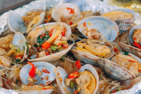 老街哪里的花甲粉最好吃,特色美食小吃锡纸花甲粉