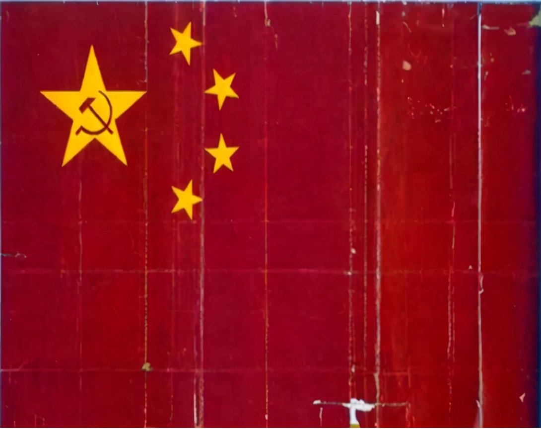 征集*旗国**时,仅仅15人支持五星红旗,3号作品达185人为何选了前者