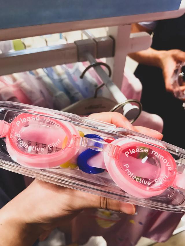 带宝宝游泳用什么泳镜,儿童初学游泳需要买泳帽吗