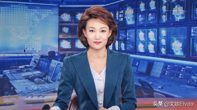 央视主持李梓萌竟然戴假发,央视主持人李梓萌罕见露素颜