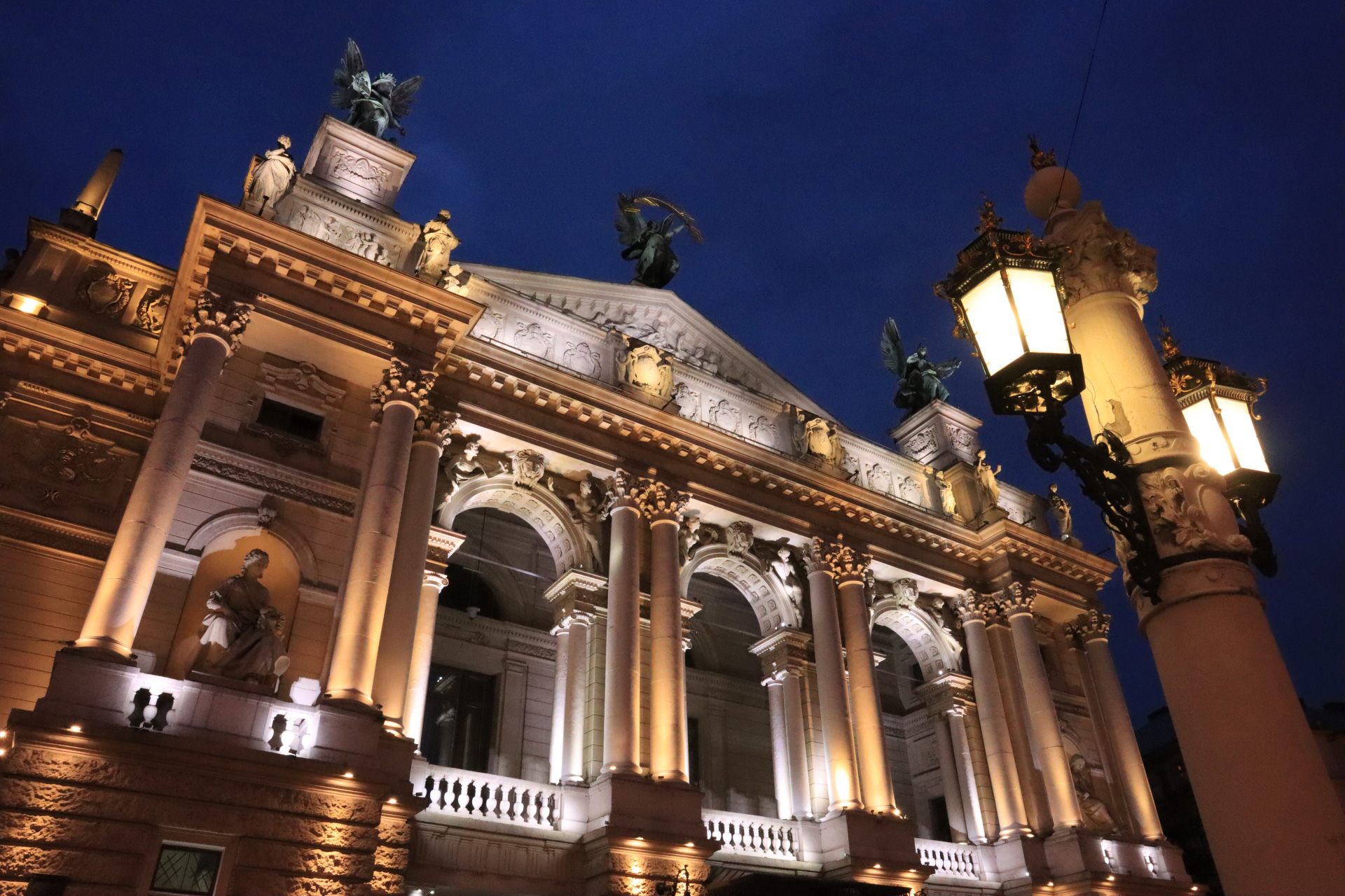 与索尼a6600同档次相机,索尼a6600配什么镜头便宜