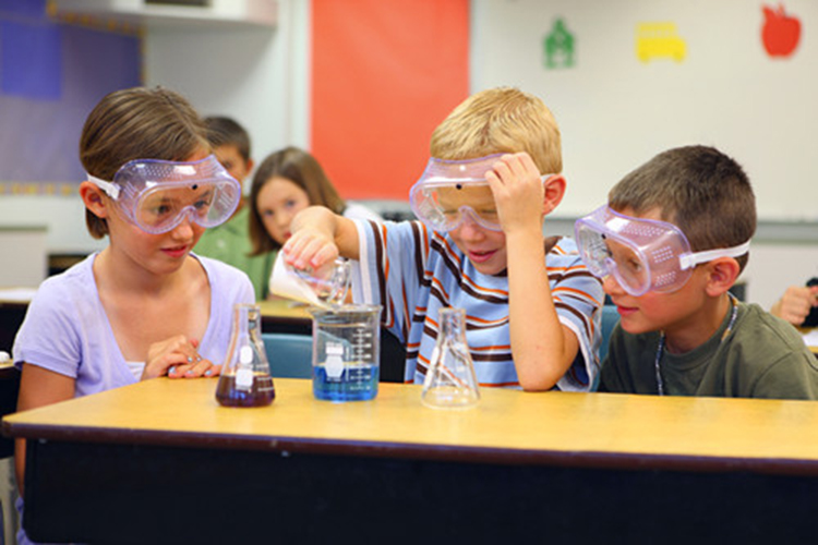 家长引导孩子喜欢异性问题,正确处理孩子的社交关系