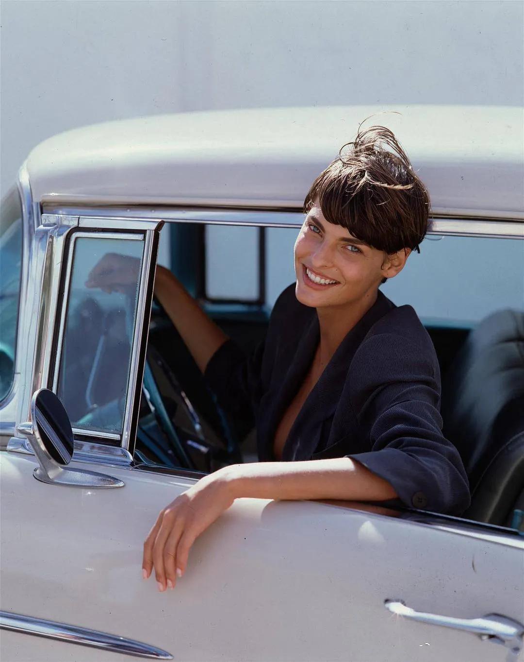 顶流女明星整容,顶流女星整容后回国复仇全集