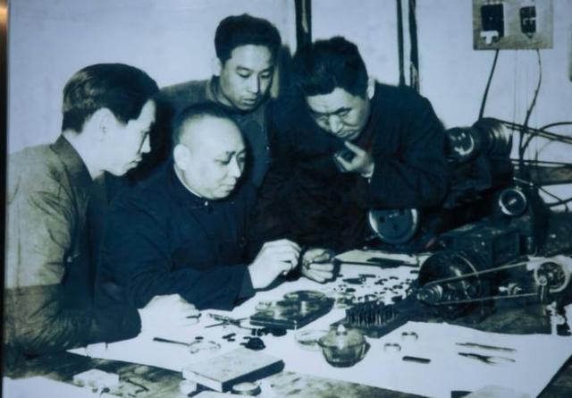 海鸥表博物馆第一展厅,中国第一块五星手表