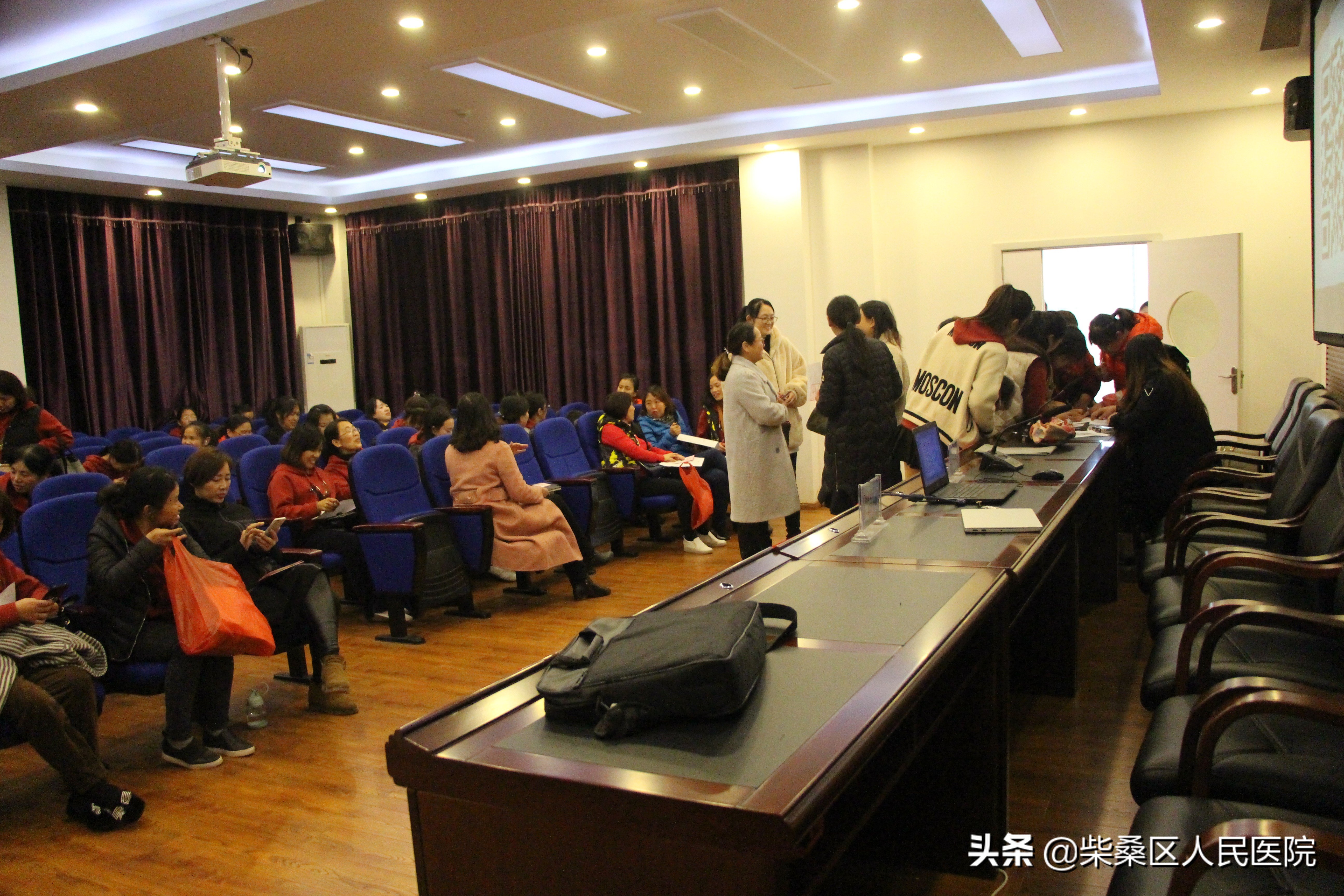 柴桑区人民医院产科开展盆底康复中心关爱女性健康主题活动