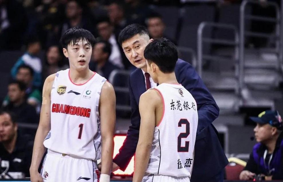 徐杰入选中国男篮，正式引爆巴尔干*药火**桶，球迷狂批杜锋自私自利