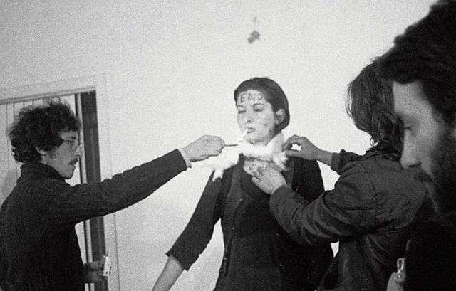 对别人的苦难无动于衷,对别人的痛苦保持尊重