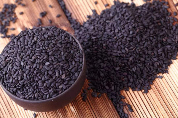 如何应对女人掉头发,女生掉头发严重如何防护