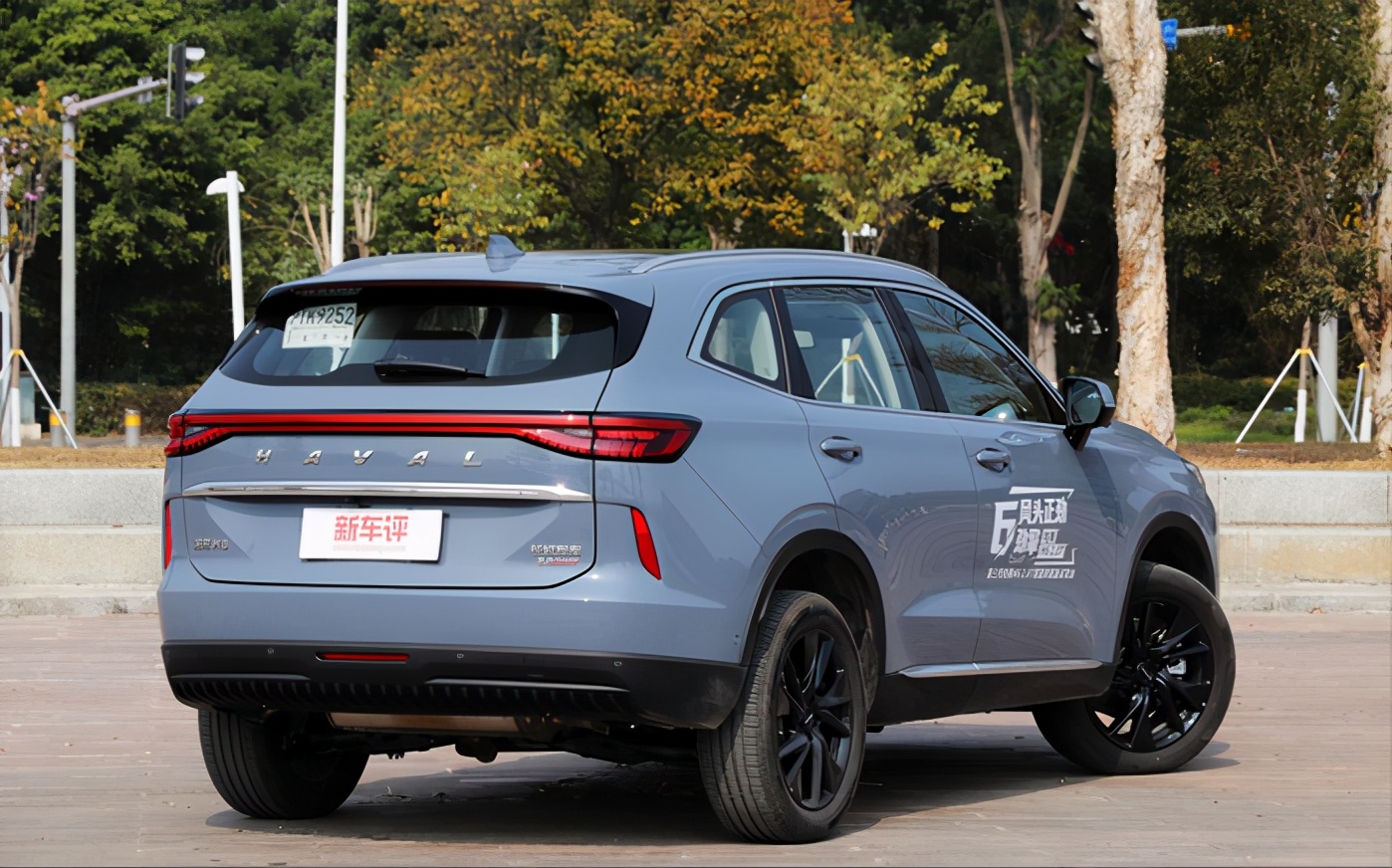 哈弗h6三代2.0t两驱max几种颜色,第三代哈弗h62.0t两驱顶配