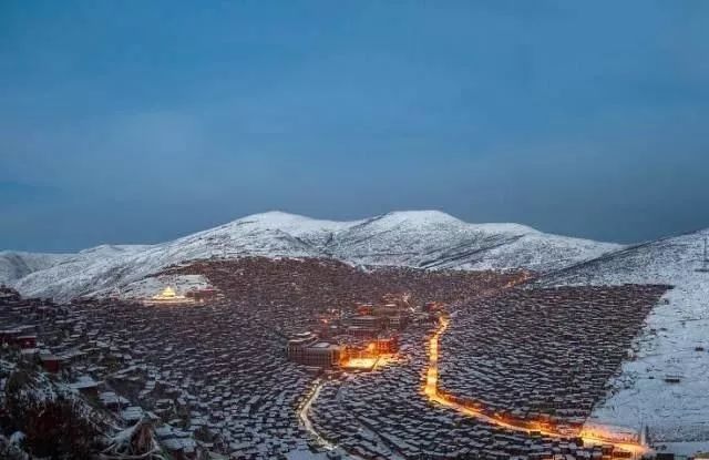 冬天情侣去哪里旅游最适合,适合情侣两三天的短途冬日旅游