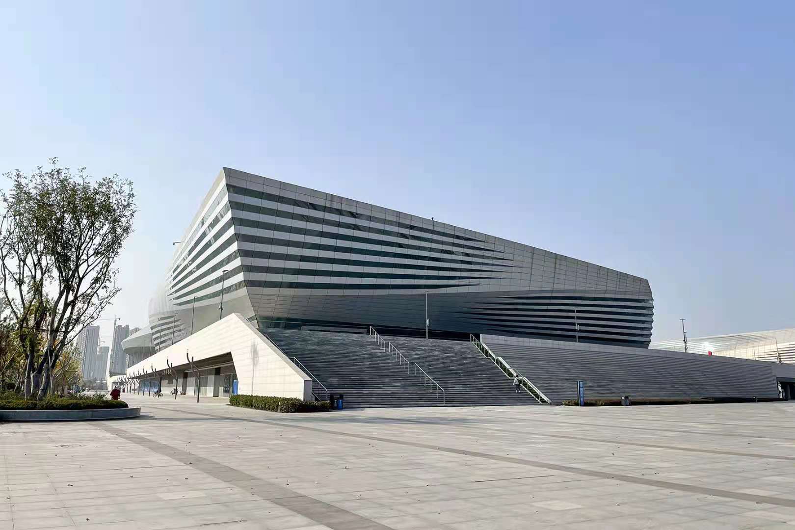 体育中心天价器材,天价体育中心