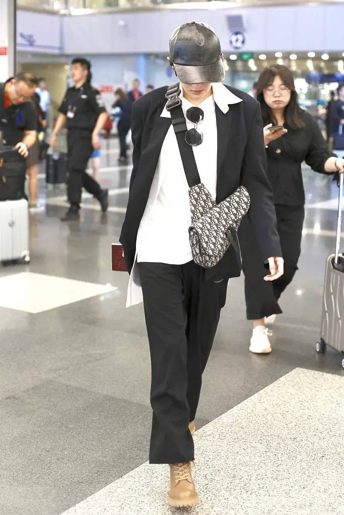 张馨予穿西装的穿搭,张馨予修身西装霸气亮相