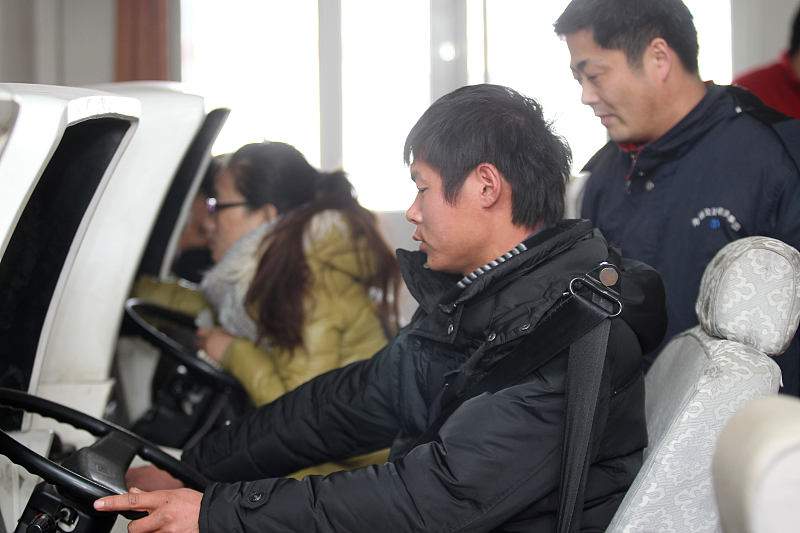 富阳科目三考试挂科两次,科目三挂科了两次正常么