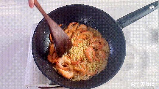 正宗油焖大虾家庭版做法简单美味,家庭版油焖大虾简单美味一看就会