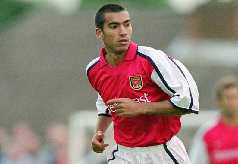 从阿森纳免签巴萨的荷兰队长，还在世界杯半决赛攻入超级世界波