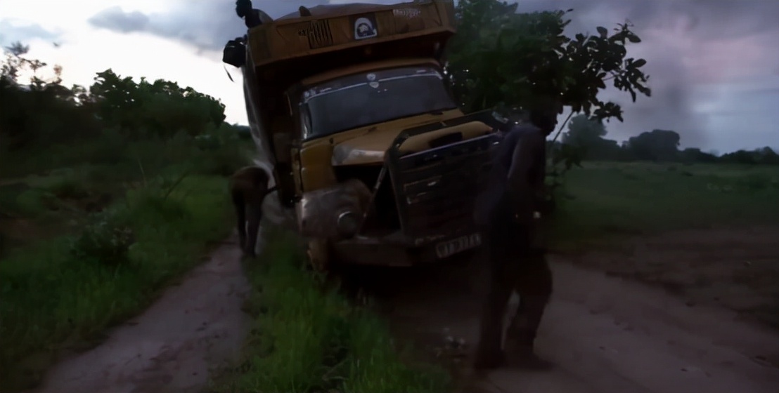 在非洲做生意有多难？60公里路开了两天，结果赚了2.5元