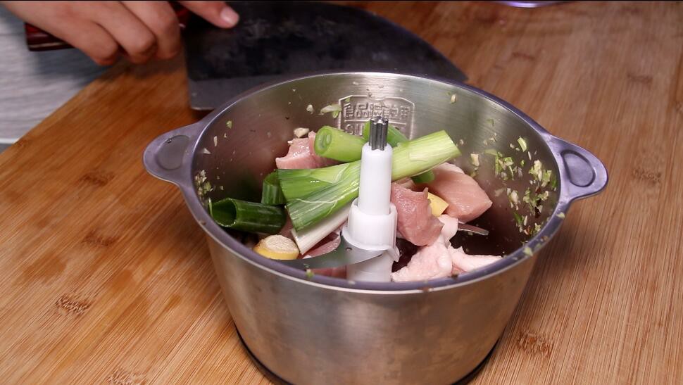 想吃包子在家就能做,发面小笼包子怎样做更喧软好吃