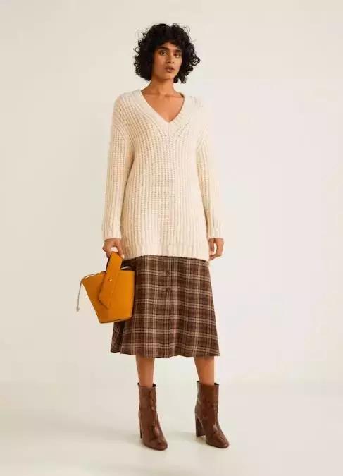 泰妍奚梦瑶,奚梦瑶穿miumiu黑钻吊带裙