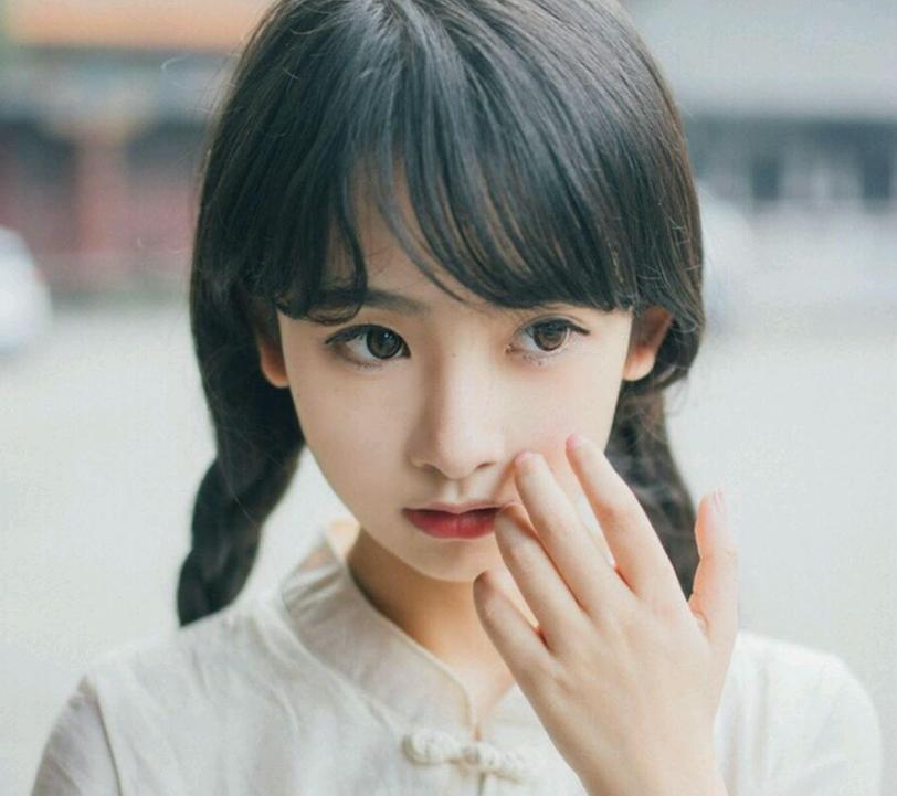 来月经排出血块是什么原因,月经期涌出很多血块