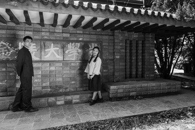 世事如书我只爱你,世事如书我只爱你这一句讲的什么