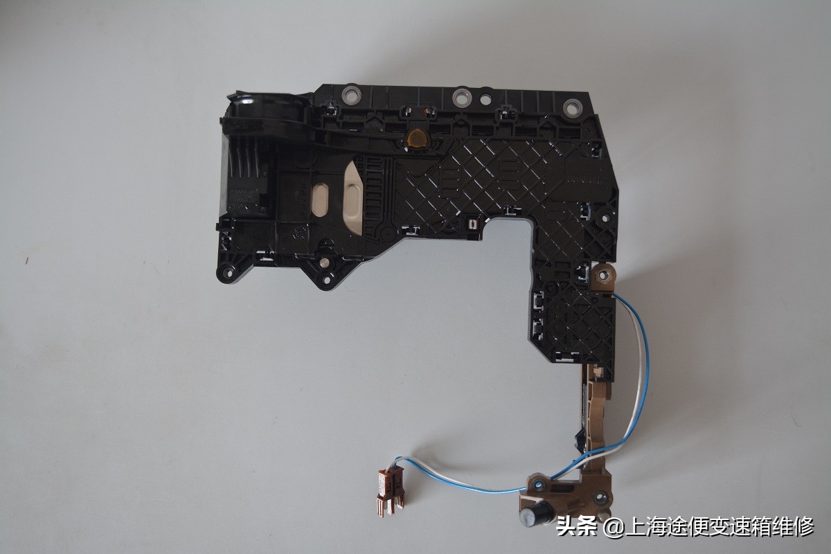 09年宝马730修变速箱讲解,2011年宝马730变速箱传感器故障