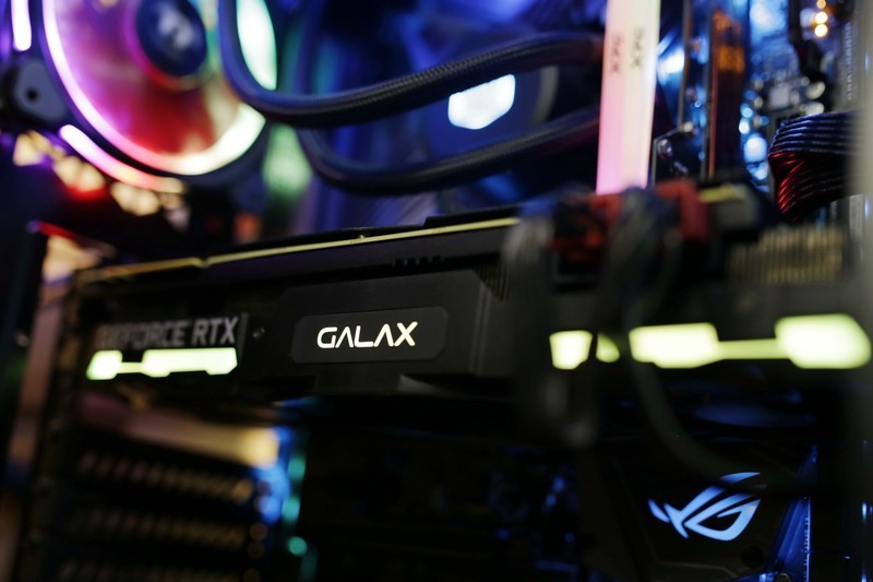 跑分64万烧包主机平推《战地5》全特效!