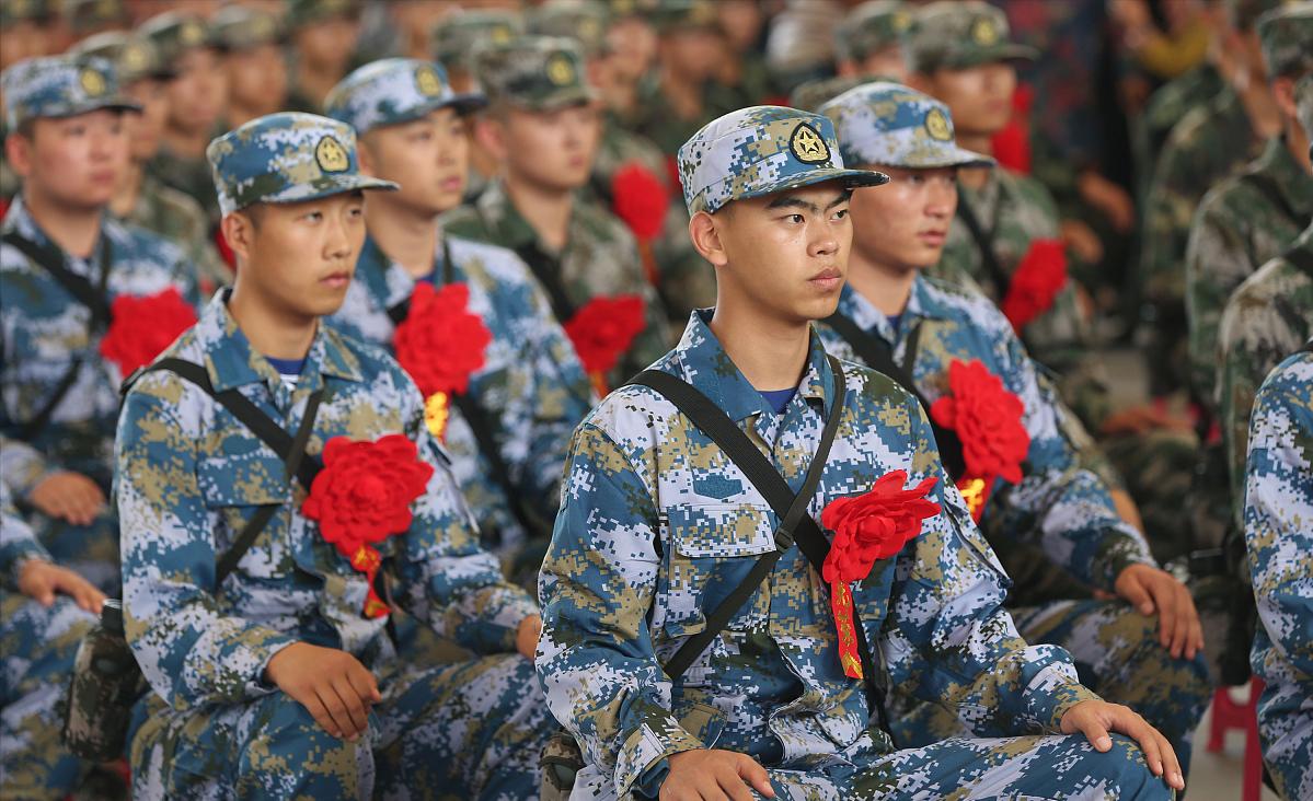 大专在校生当兵待遇怎么样,在校生当兵与毕业生当兵有区别吗