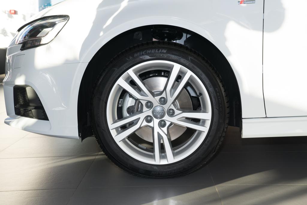 奥迪2019四座硬顶敞篷车,进口四座奥迪最新款