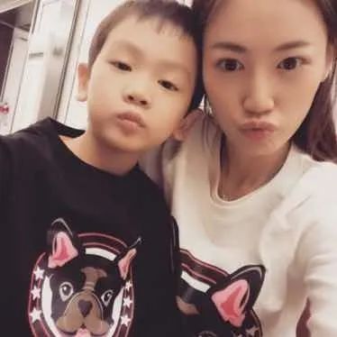 王宝强与马蓉曾经的一家四口,王宝强离婚事件中的宋喆和马蓉