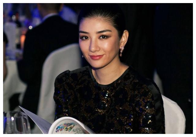 黄奕跌入低谷,黄奕过气