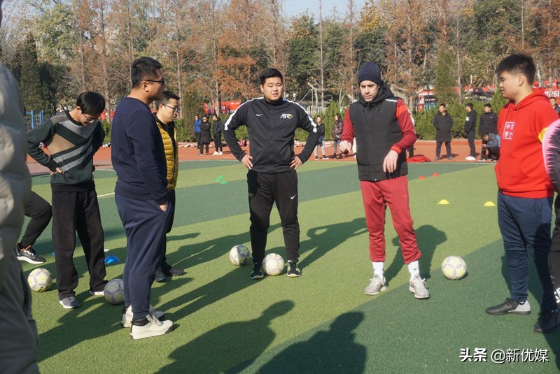 气温很低热情不减,气温虽低热情不减