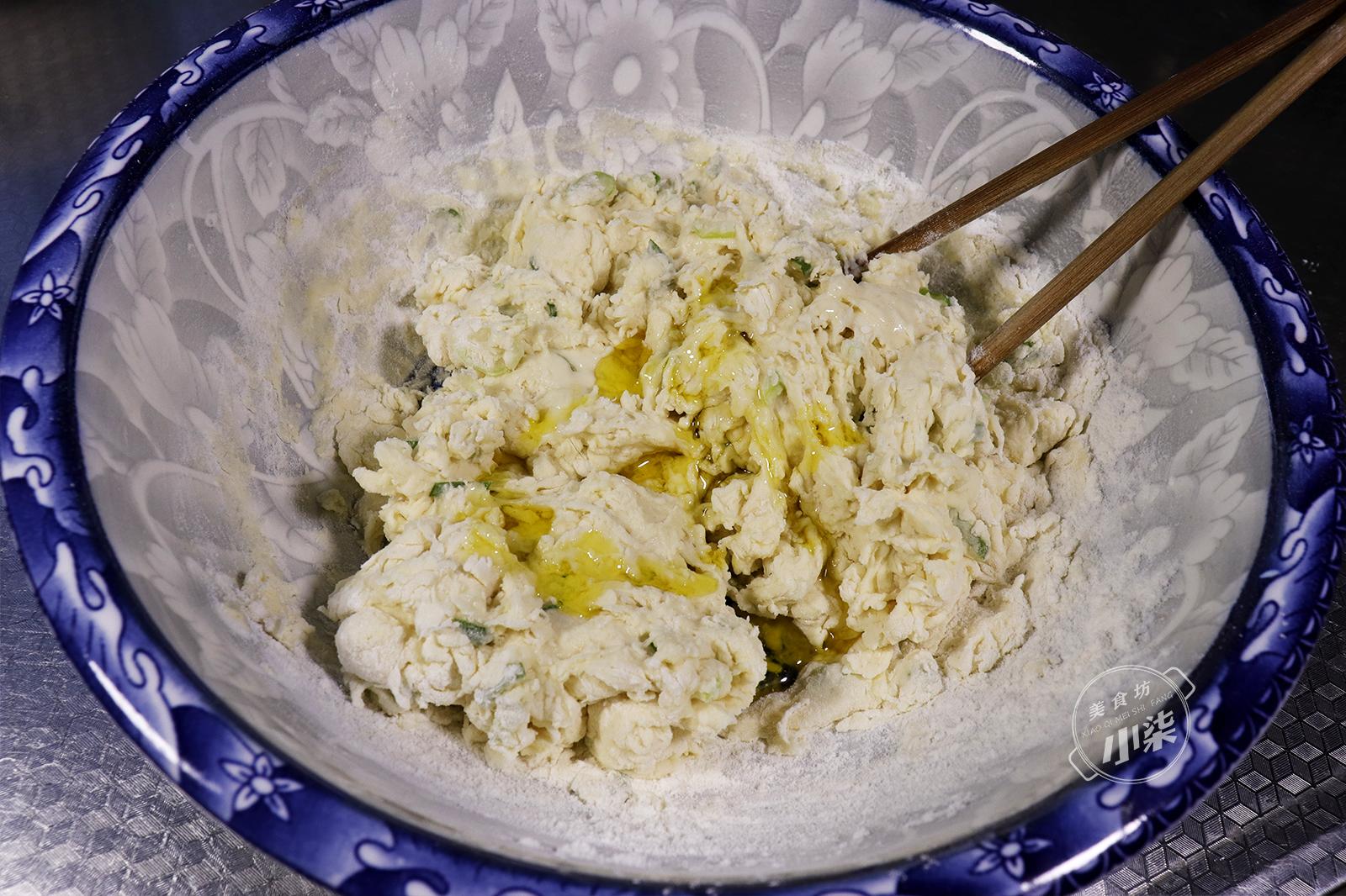 不揉面做葱油饼的做法,葱油饼和油条和面的手法有区别吗