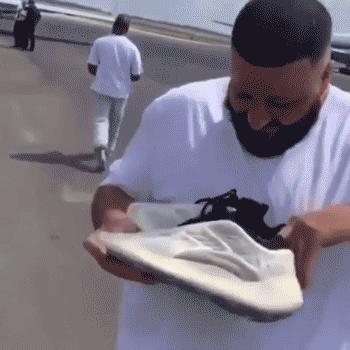 Kanye侃爷的原味儿包卖了35万！哈哈哈哈哈哈啊牛批