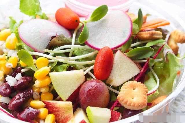 女人剖腹产之后，不想刀口颜色变黑，坚持做好这3件事吧！