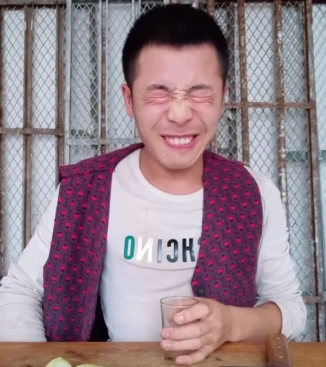 小鸟伏特加怎么样好喝,小鸟伏特加和江小白哪个好喝