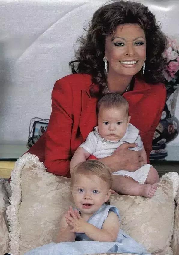 索菲亚写真照全集,索菲亚身材大秀