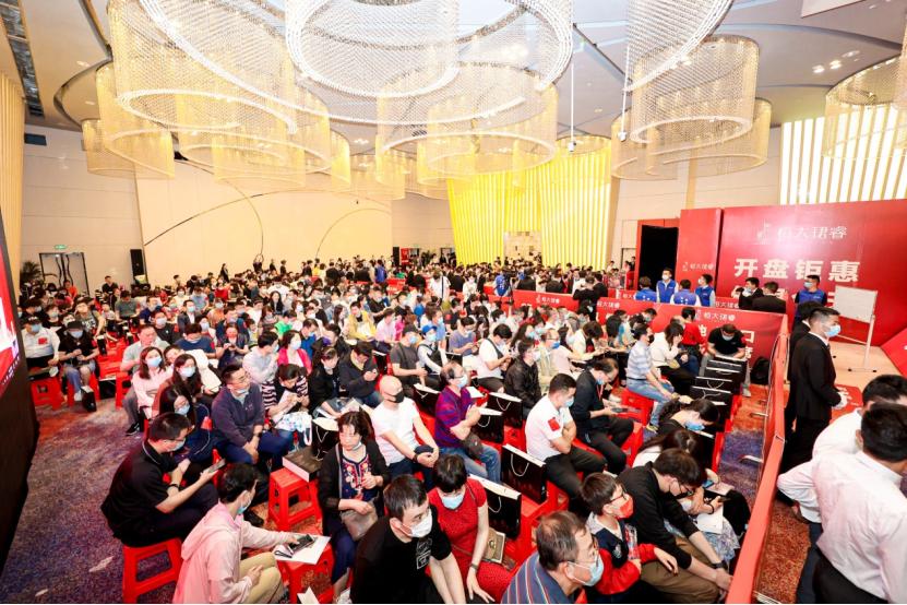 恒大3000亿负债兑现目标,恒大下决心降负债三年大降4500亿