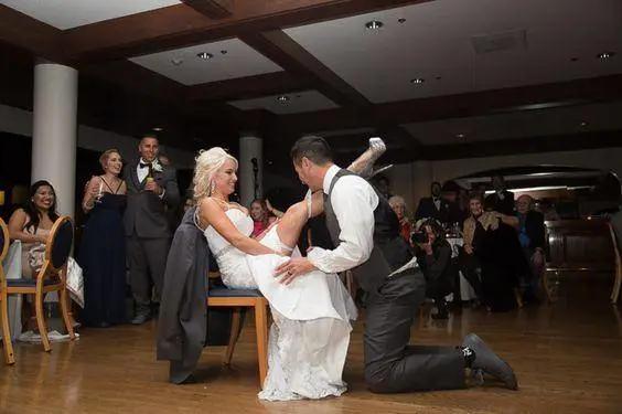 女团成员腿上为什么绑带子,女团腿上为啥绑带子