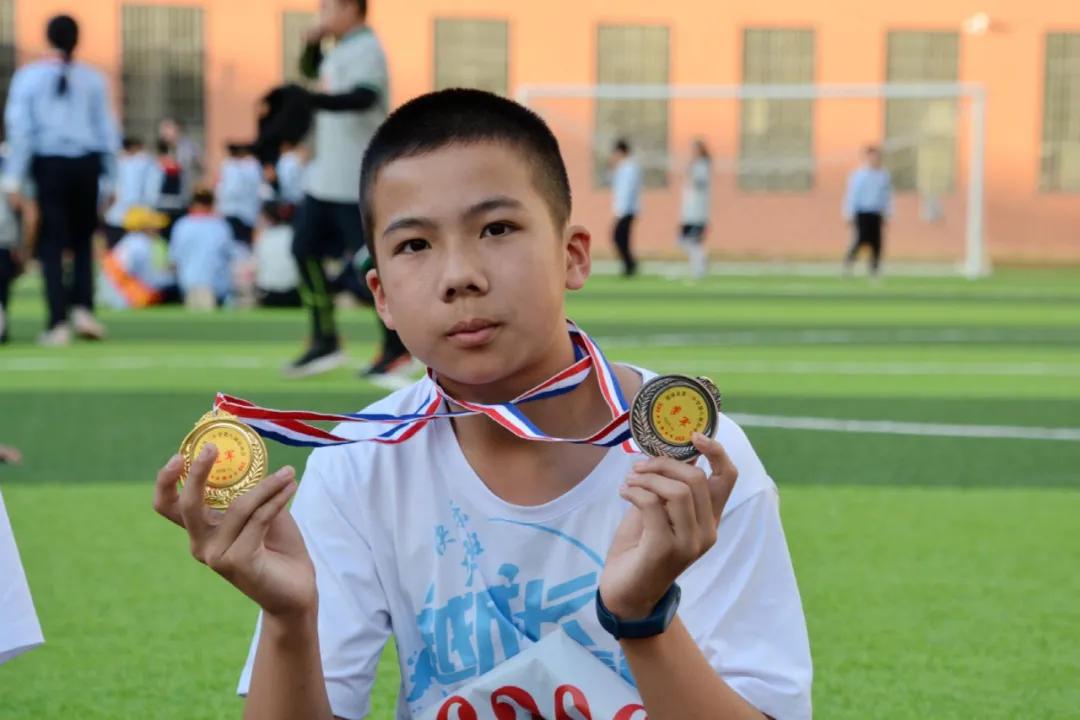 升旗仪式护旗手发言稿,第十周升旗仪式