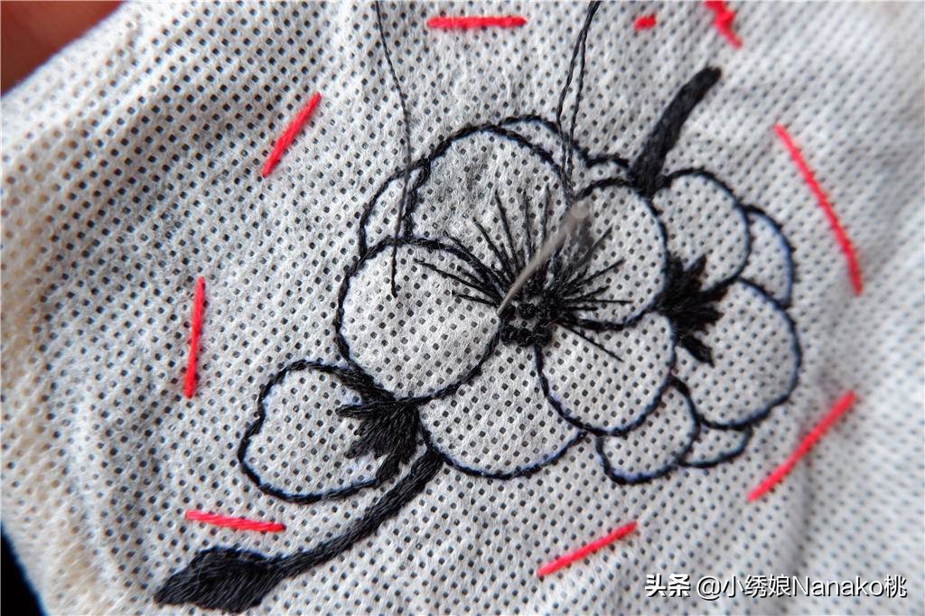 纯色衣物污渍洗不掉,衣服脏了怎么用刺绣遮住简单