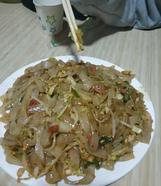 乌鲁木齐一企业大经理隐藏街头开小吃，月收入近万！听听他的故事