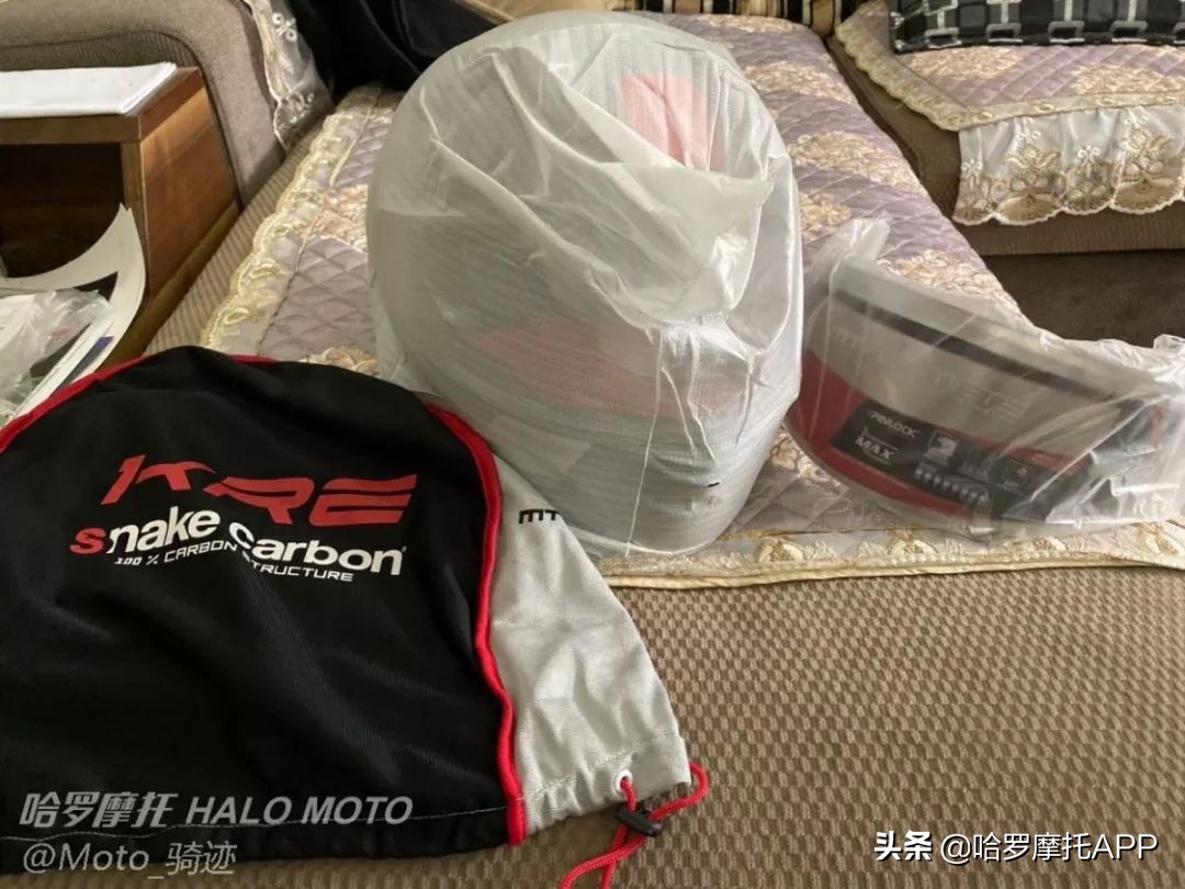 一款高颜值又亲民的碳纤维头盔——MT蛇纹碳纤