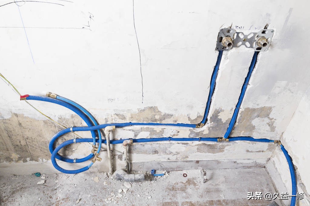 卫生间铺完地砖以后漏水怎么处理,暗管漏水家里厨房地砖会有变化吗