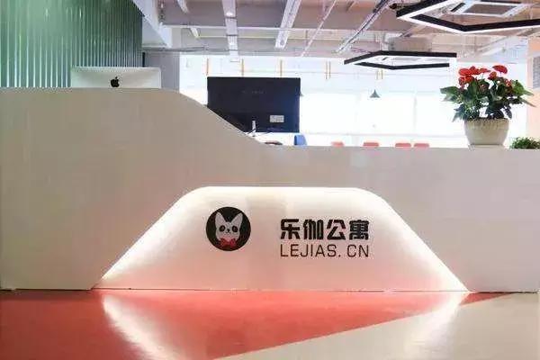 匡威帆布鞋会掉色吗,匡威帆布鞋变色