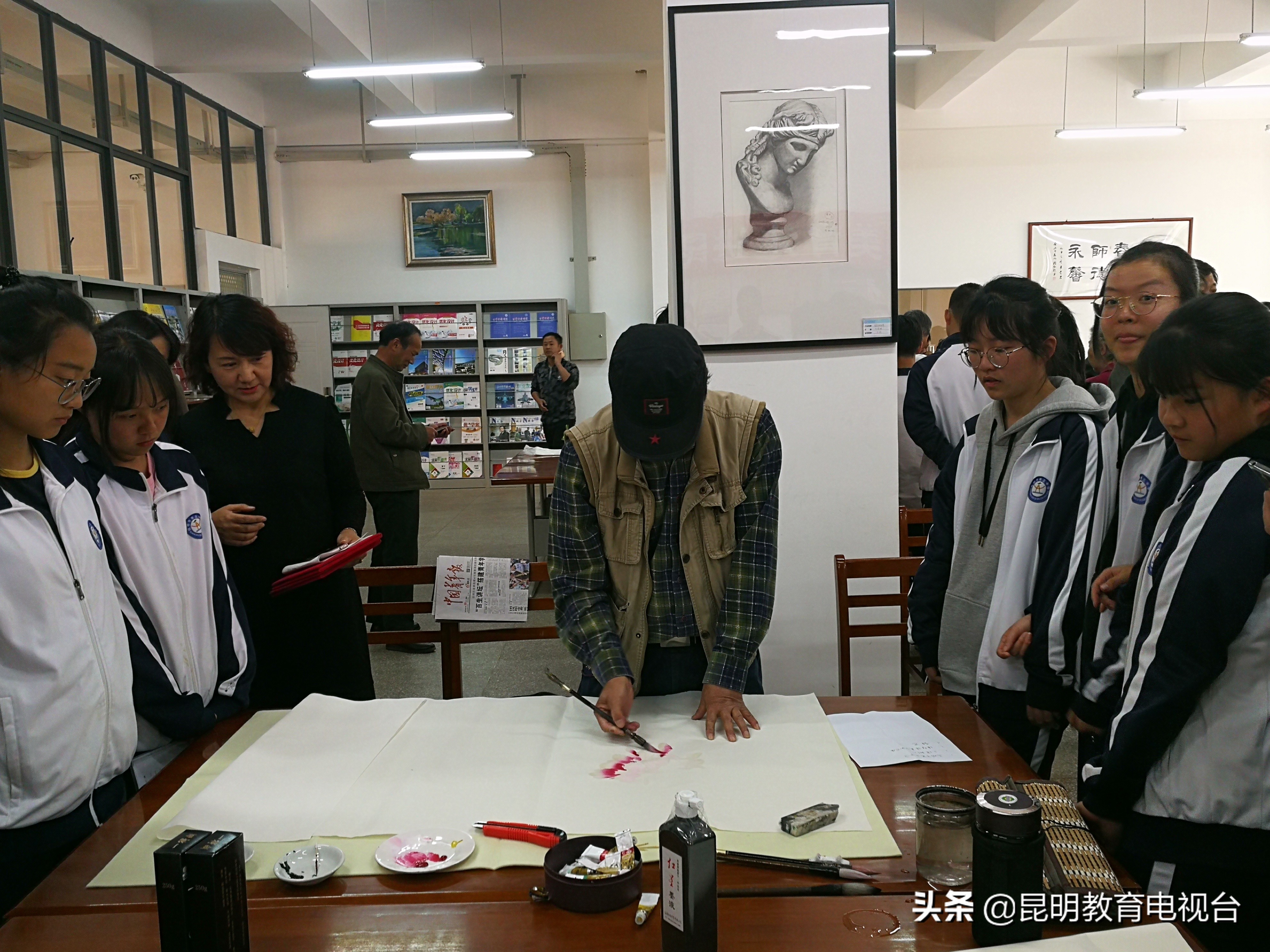 涔︾敾鑹烘湳杩涙牎鍥堪澧ㄩ棣欐鼎蹇冪敯,涔︾敾鍚嶅璧拌繘鎴戞牎